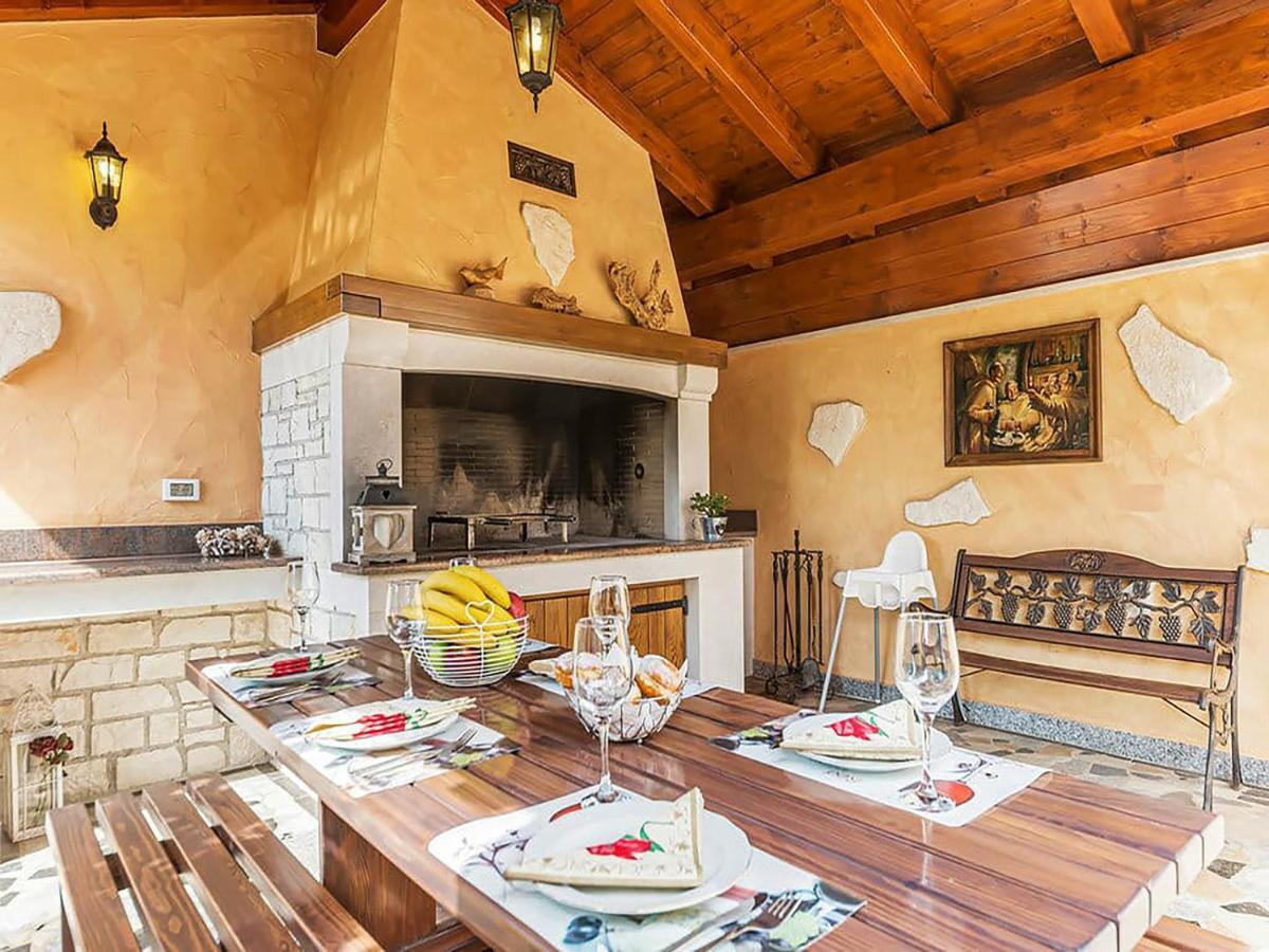Haus Delphin Apartment Porec Bagian luar foto