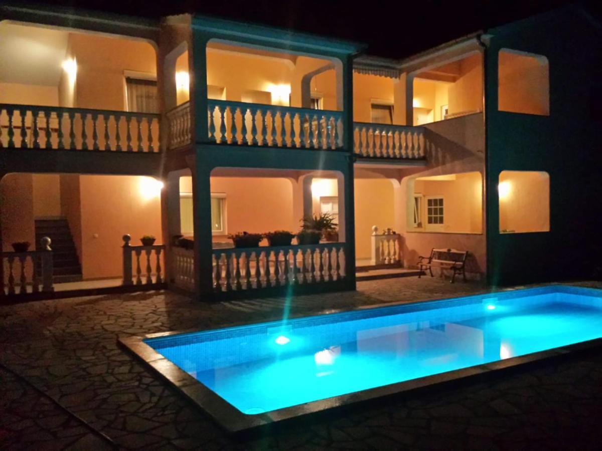 Haus Delphin Apartment Porec Bagian luar foto