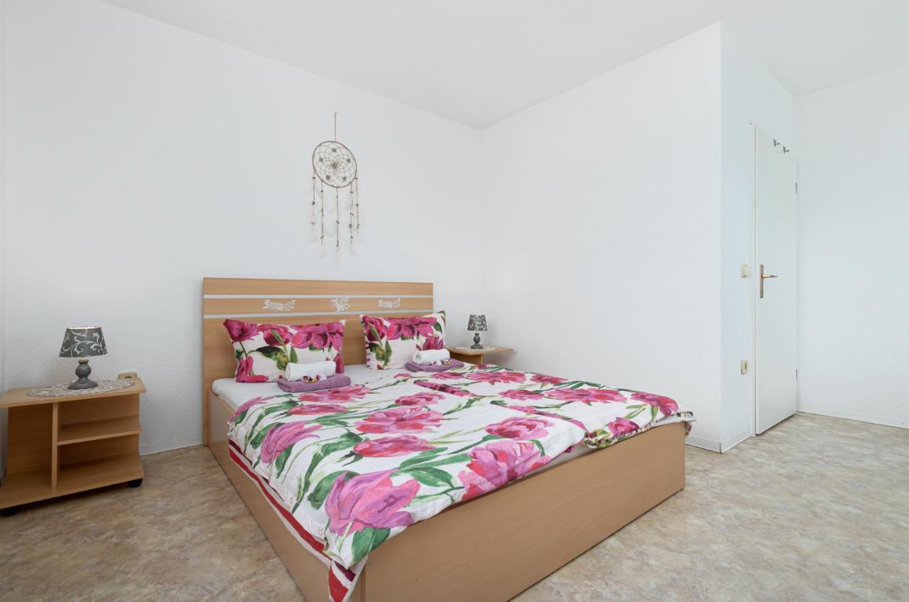 Haus Delphin Apartment Porec Bagian luar foto