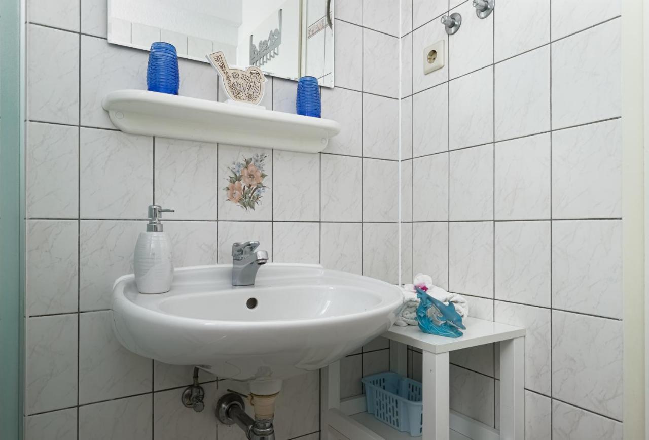 Haus Delphin Apartment Porec Bagian luar foto