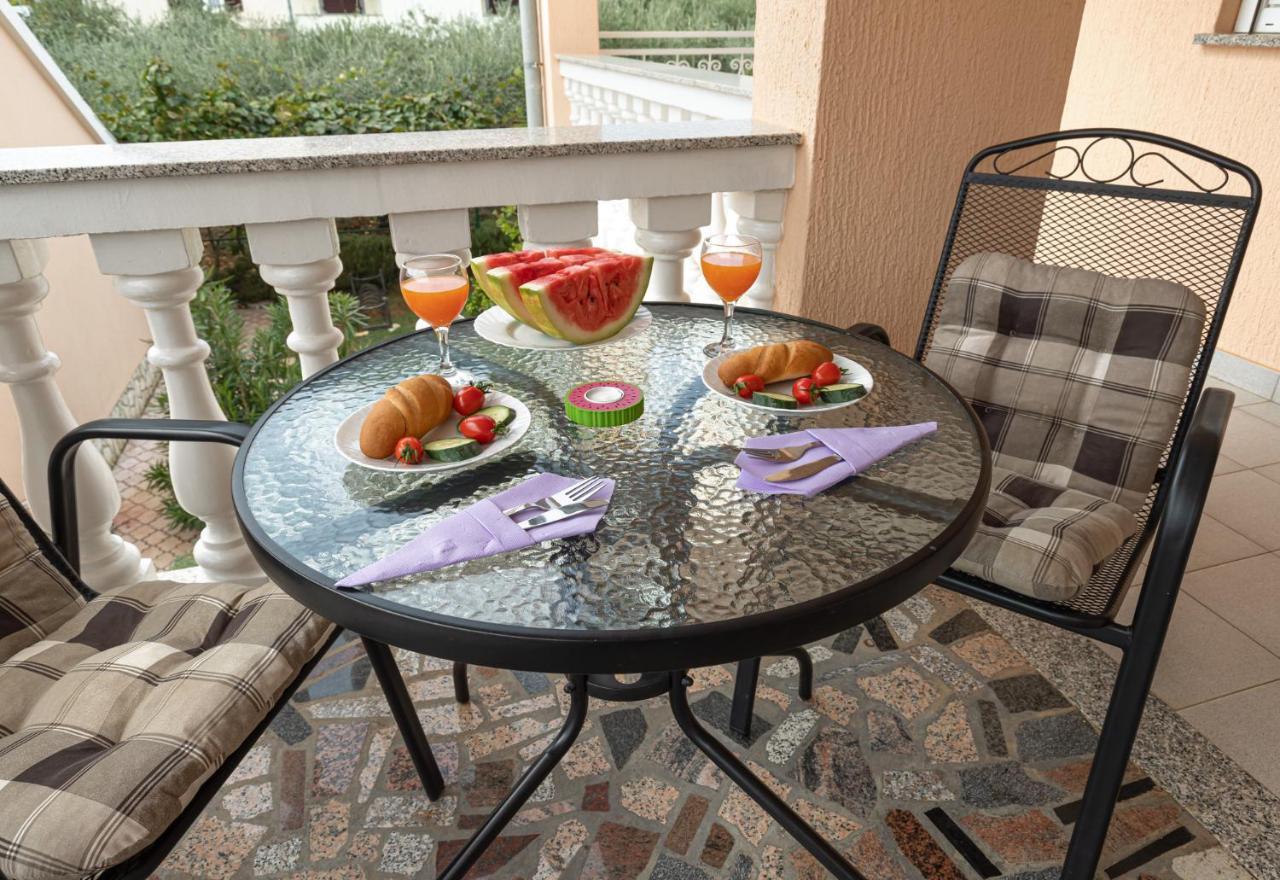 Haus Delphin Apartment Porec Bagian luar foto