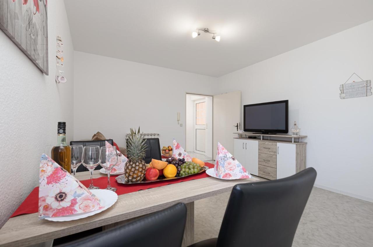 Haus Delphin Apartment Porec Bagian luar foto