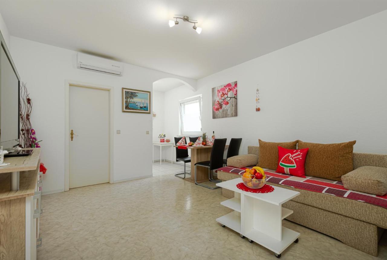 Haus Delphin Apartment Porec Bagian luar foto
