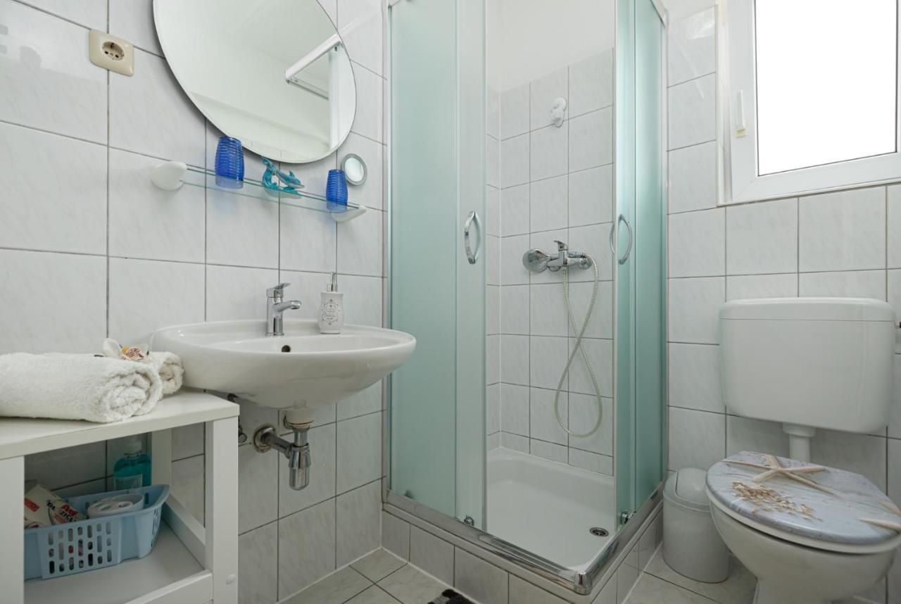 Haus Delphin Apartment Porec Bagian luar foto