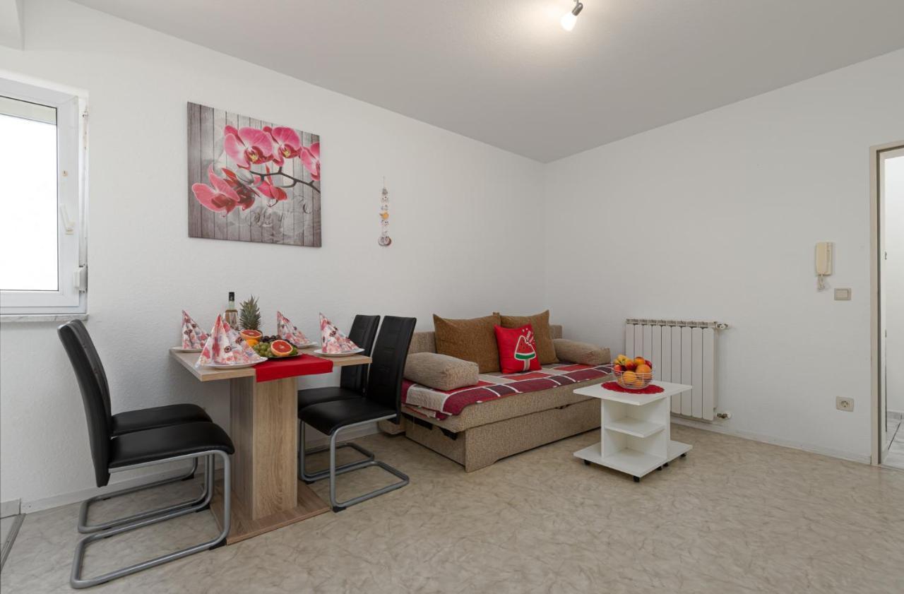 Haus Delphin Apartment Porec Bagian luar foto