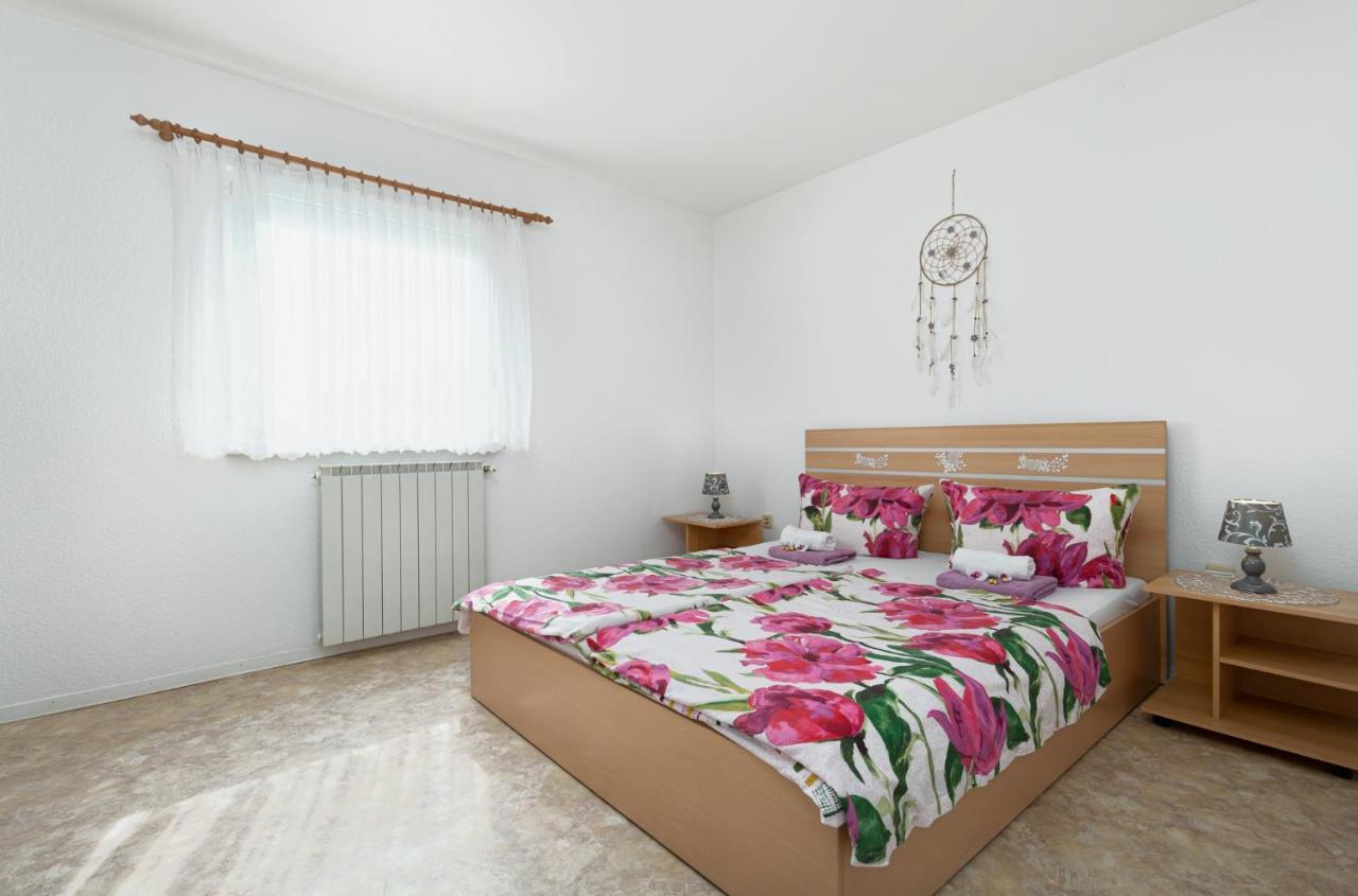 Haus Delphin Apartment Porec Bagian luar foto