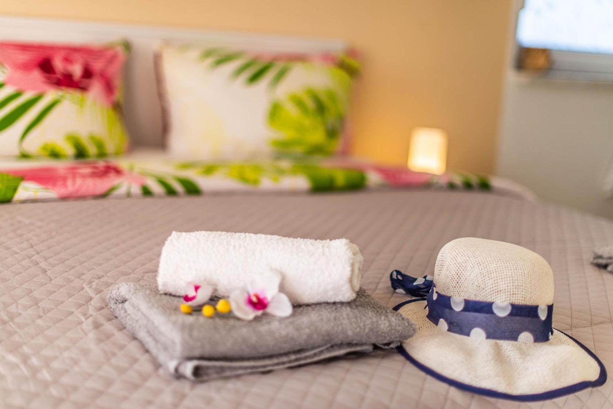 Haus Delphin Apartment Porec Bagian luar foto