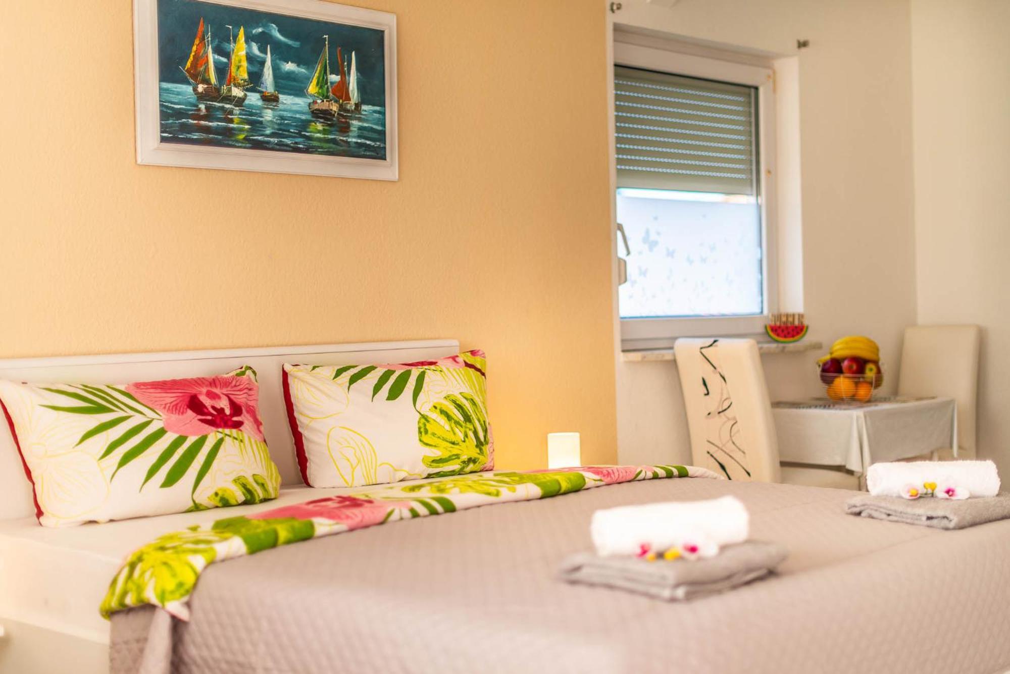 Haus Delphin Apartment Porec Bagian luar foto
