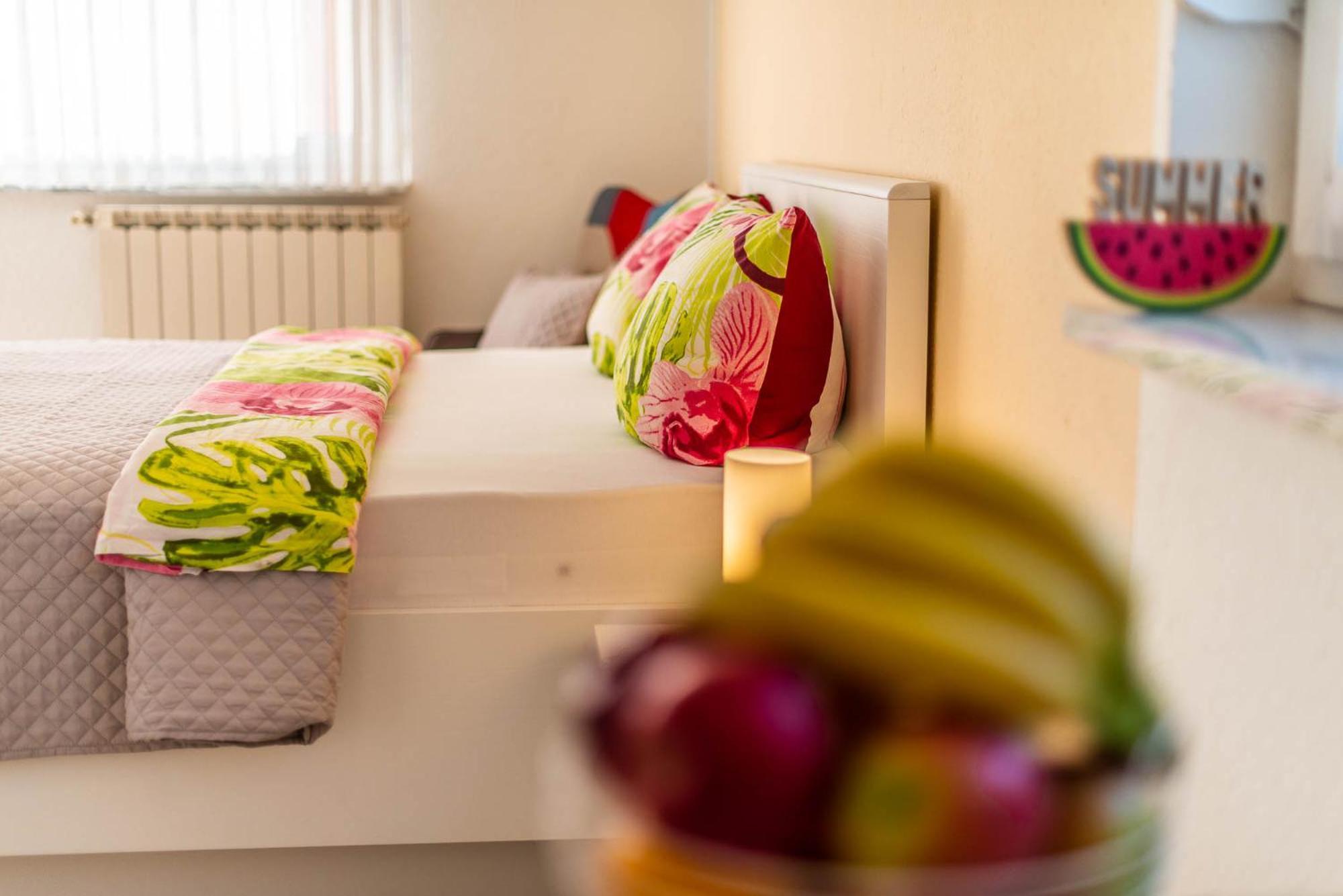Haus Delphin Apartment Porec Bagian luar foto