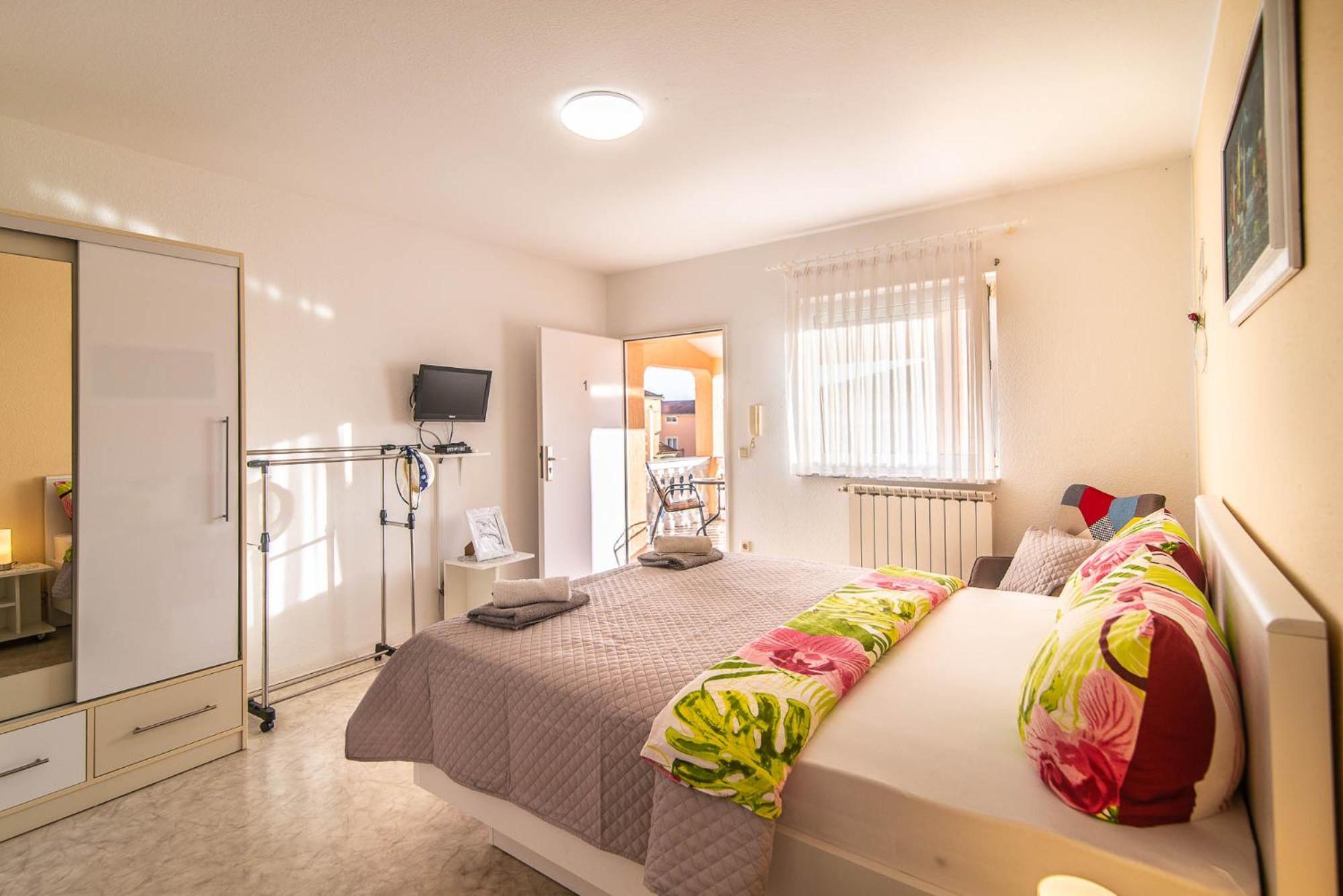 Haus Delphin Apartment Porec Bagian luar foto
